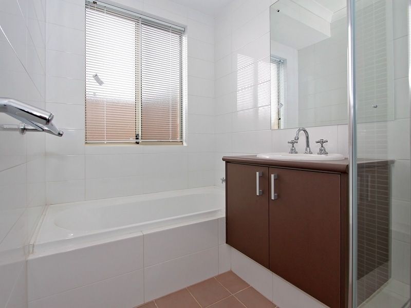 4/5 Oak Street, Cannington WA 6107