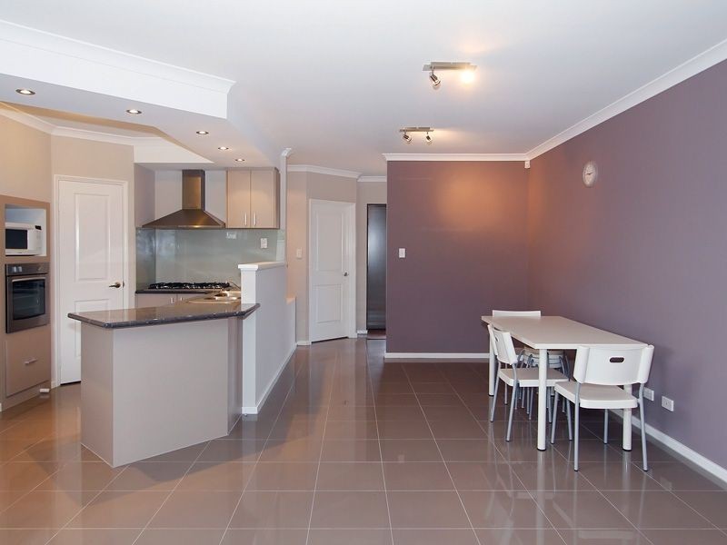 4/5 Oak Street, Cannington WA 6107