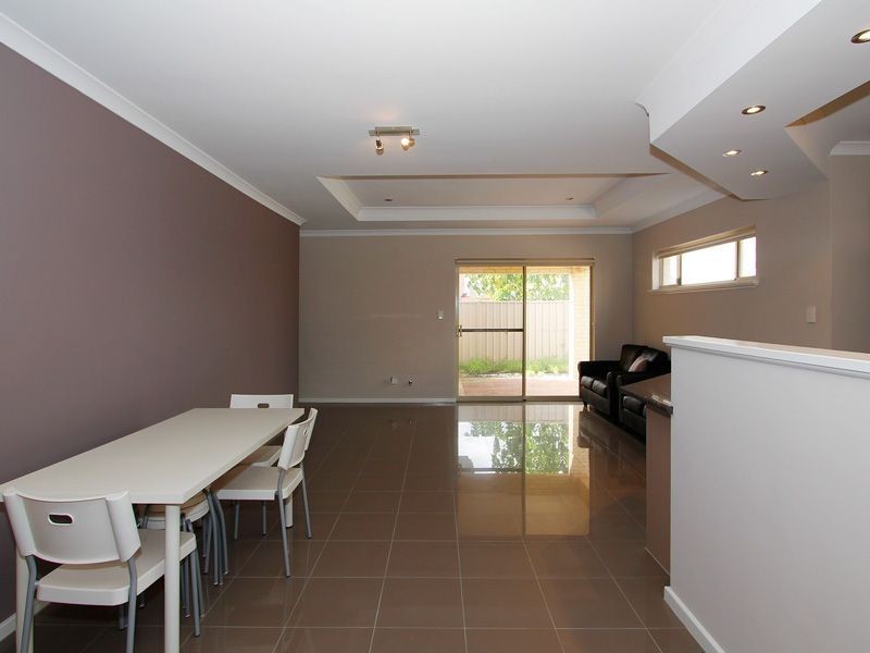 4/5 Oak Street, Cannington WA 6107