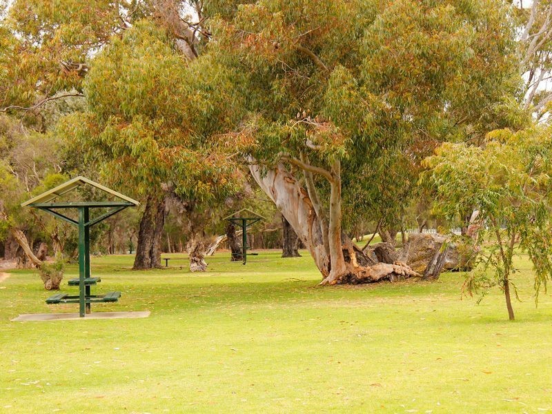 9 Yates Court, North Lake WA 6163