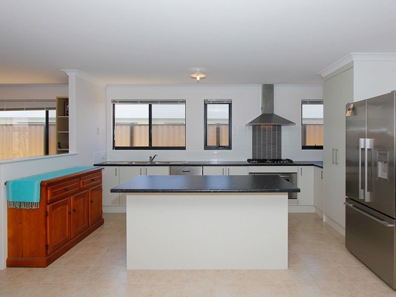 1 Teocote Crescent, Aubin Grove WA 6164