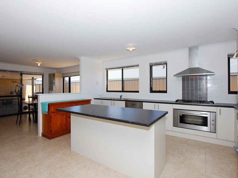 1 Teocote Crescent, Aubin Grove WA 6164