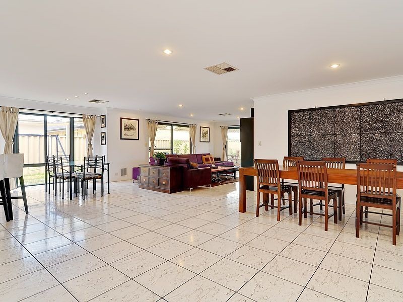 99 Aurora Drive, Atwell WA 6164