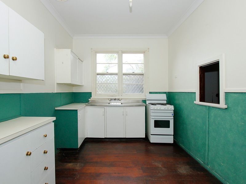 2 Harwood Street, Hilton WA 6163