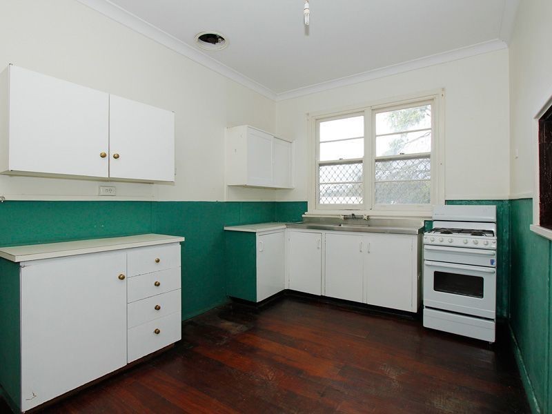 2 Harwood Street, Hilton WA 6163