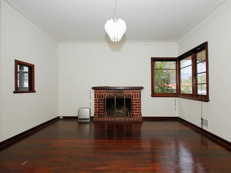 2 Harwood Street, Hilton WA 6163