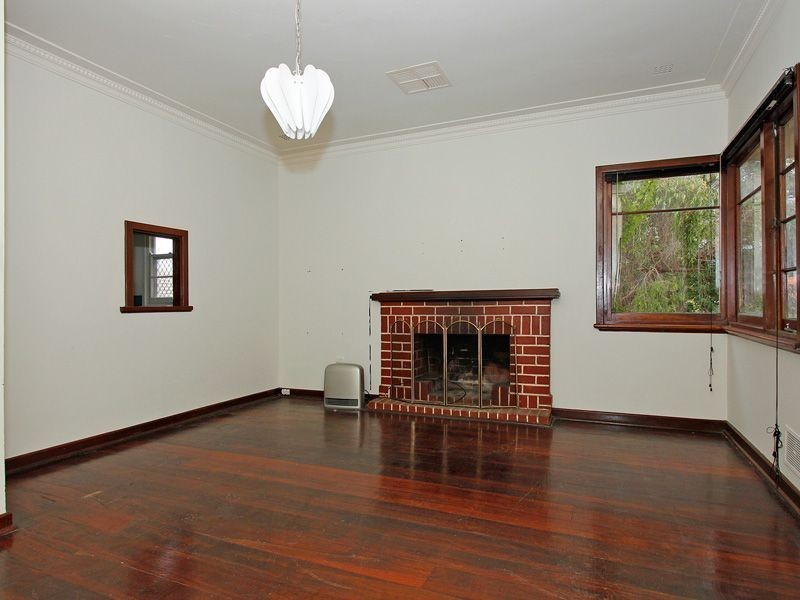 2 Harwood Street, Hilton WA 6163