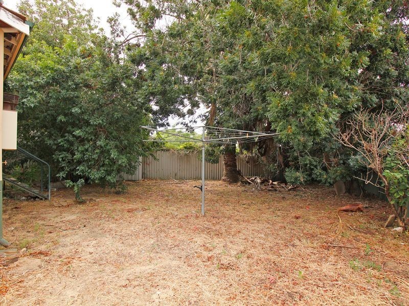 2 Harwood Street, Hilton WA 6163