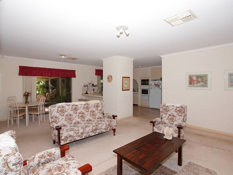 17 Bellairs Road, Kardinya WA 6163