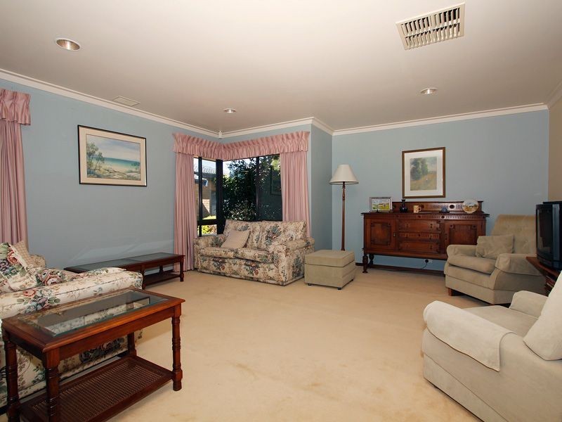 10 Callaway Crescent, Kardinya WA 6163