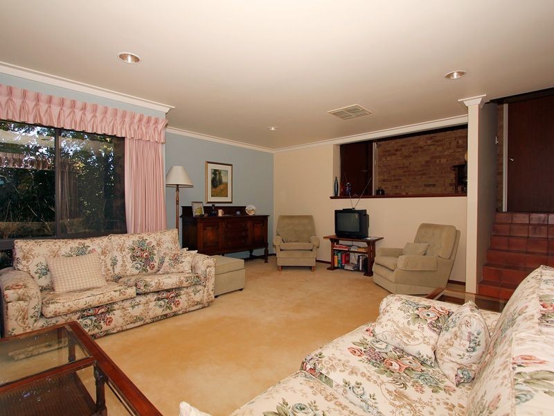 10 Callaway Crescent, Kardinya WA 6163