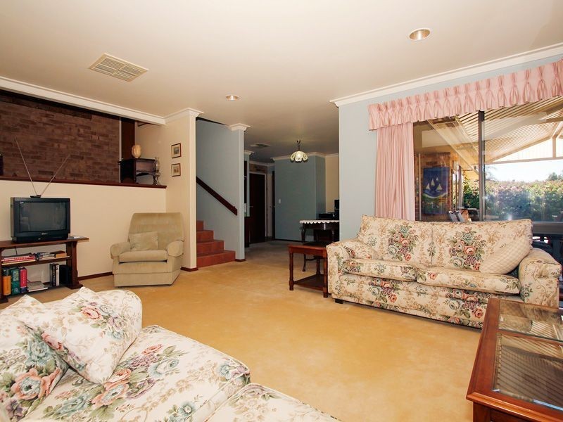 10 Callaway Crescent, Kardinya WA 6163