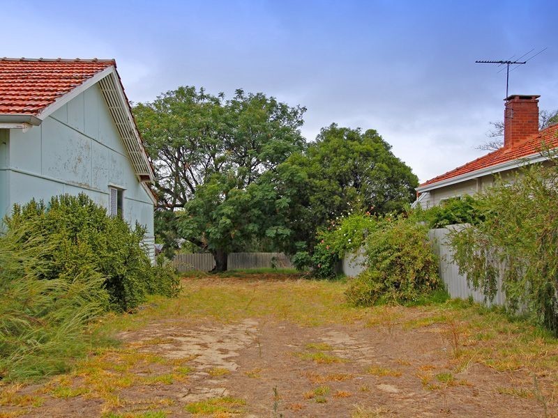 13 Nicholas Crescent, Hilton WA 6163