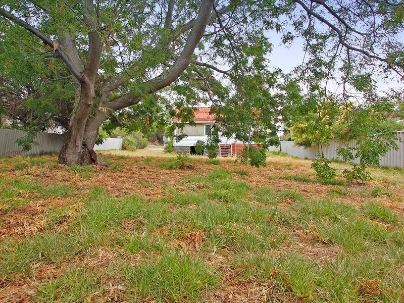 13 Nicholas Crescent, Hilton WA 6163