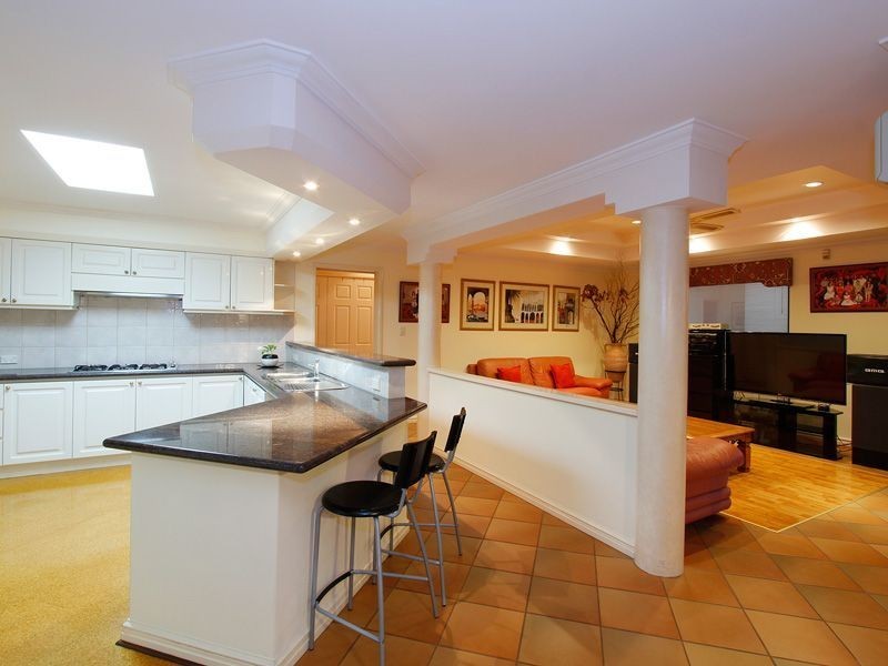 4 Craig Place, Winthrop WA 6150
