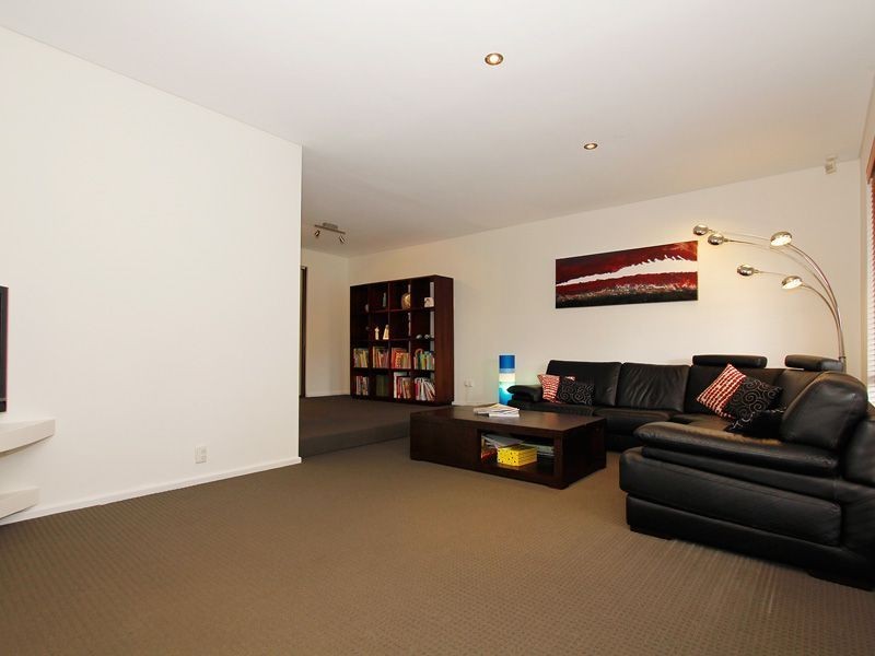8 Gough Place, Samson WA 6163