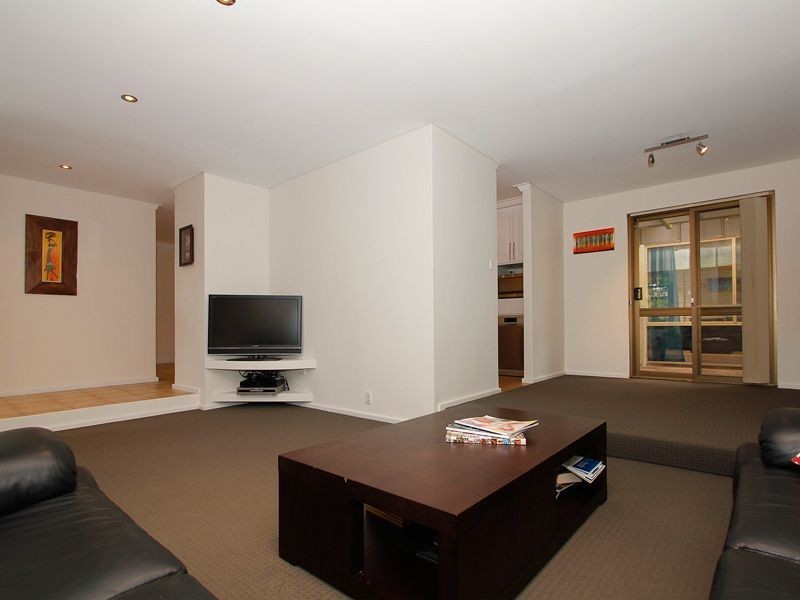 8 Gough Place, Samson WA 6163