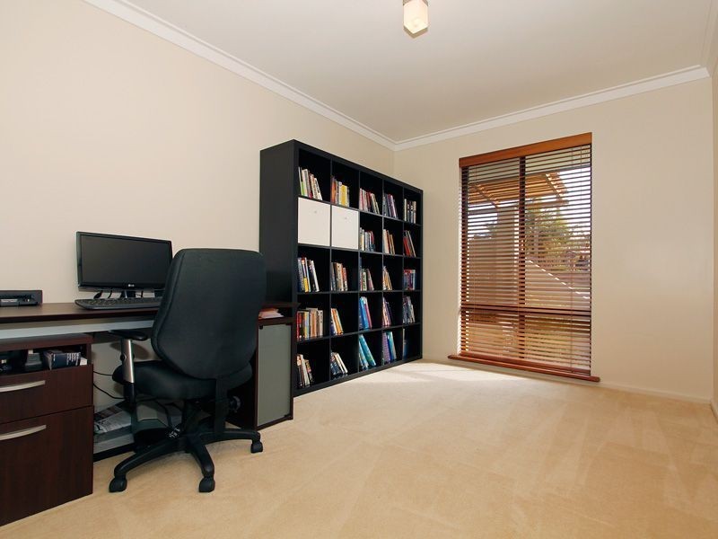 8 Gough Place, Samson WA 6163