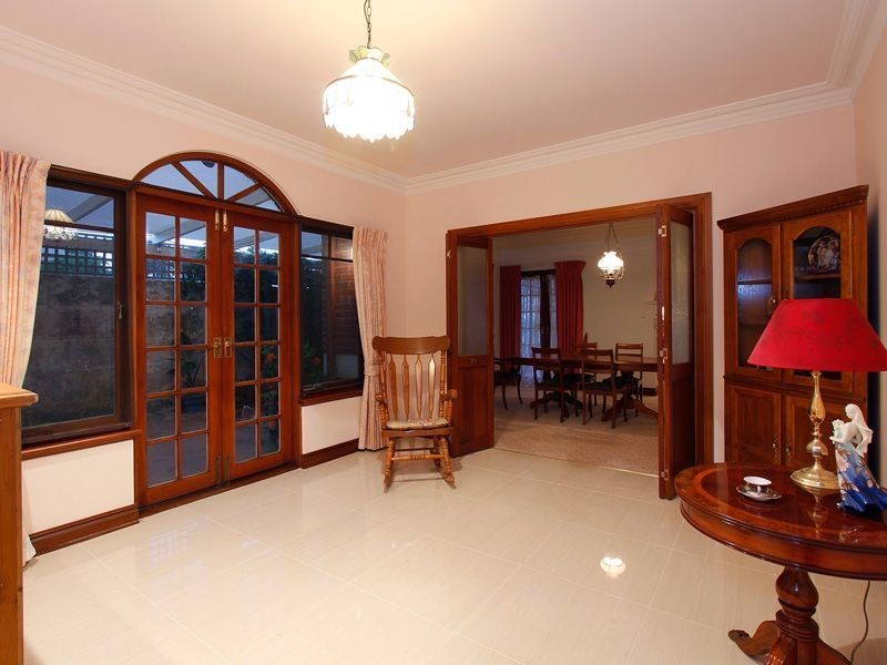 1 Stanley Grove, Winthrop WA 6150