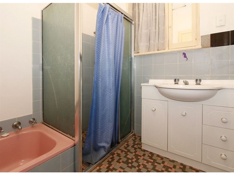 2 Collick Street, Hilton WA 6163