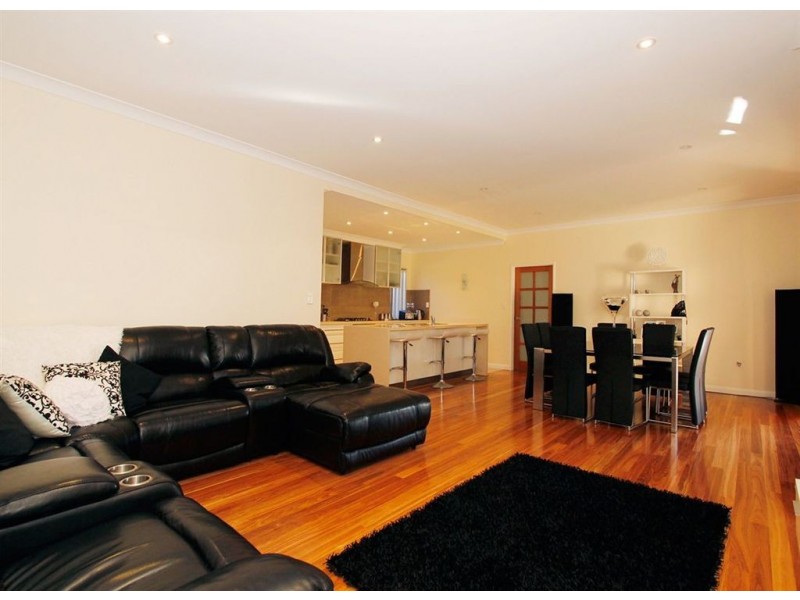 4 Warru Gardens, Success WA 6164