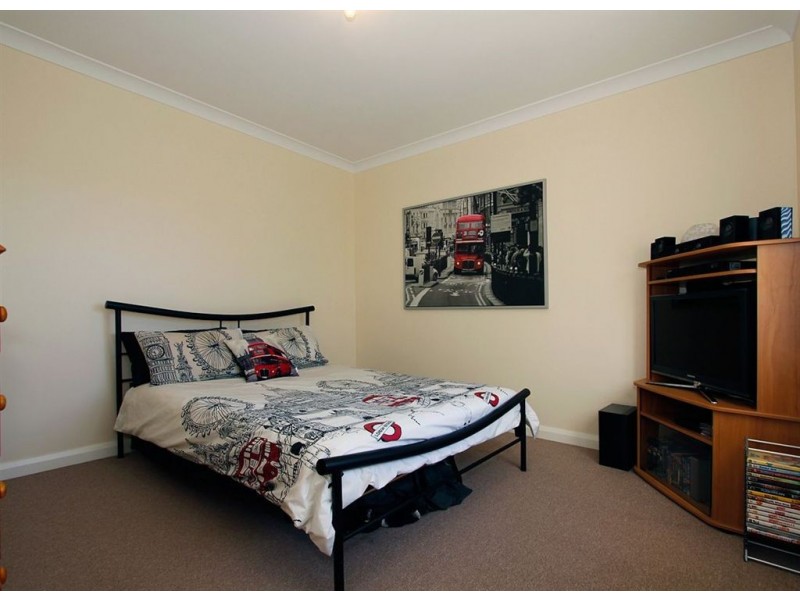 4 Warru Gardens, Success WA 6164