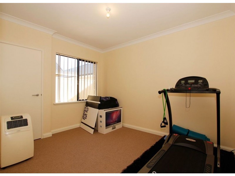 4 Warru Gardens, Success WA 6164