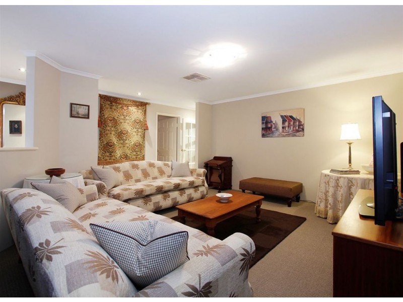 10 Barnes Way, Success WA 6164