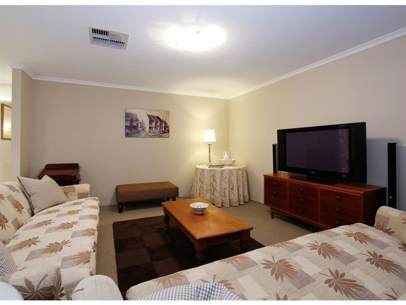 10 Barnes Way, Success WA 6164