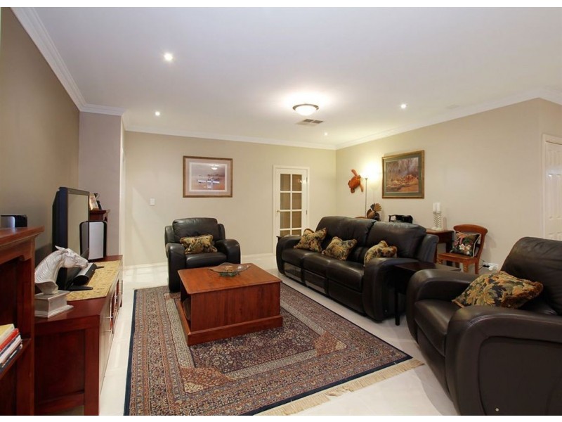 10 Barnes Way, Success WA 6164