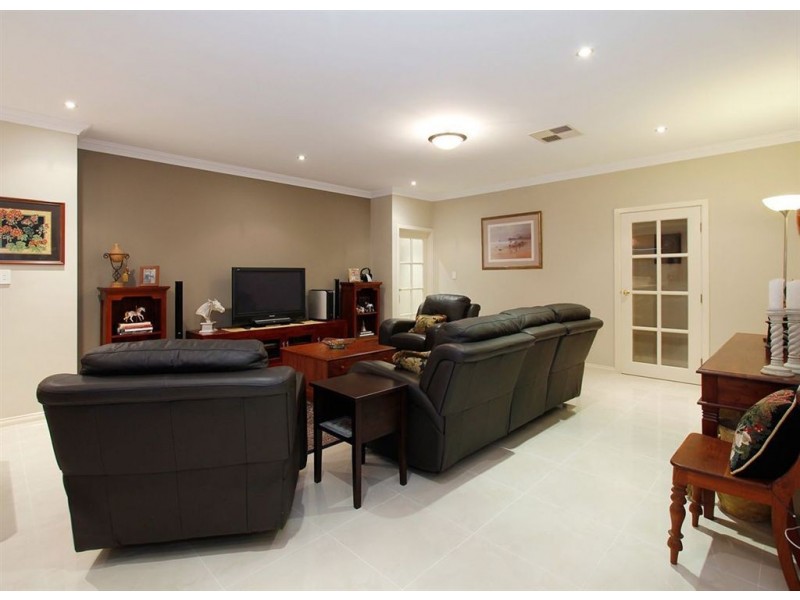 10 Barnes Way, Success WA 6164