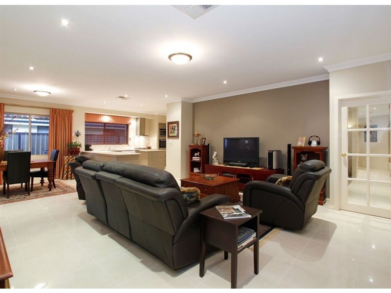 10 Barnes Way, Success WA 6164