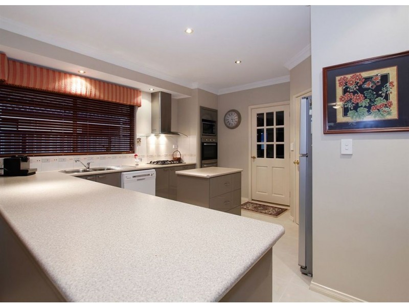 10 Barnes Way, Success WA 6164