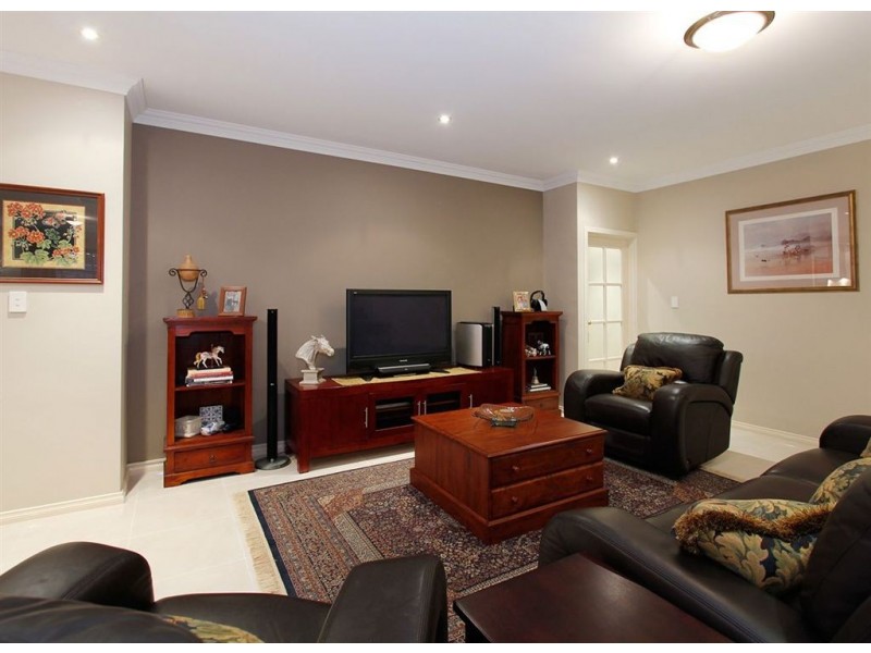 10 Barnes Way, Success WA 6164