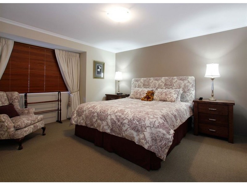 10 Barnes Way, Success WA 6164