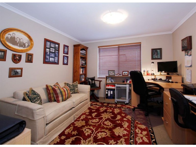 10 Barnes Way, Success WA 6164