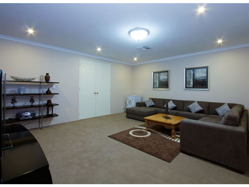 5 Araluen Bend, Aubin Grove WA 6164