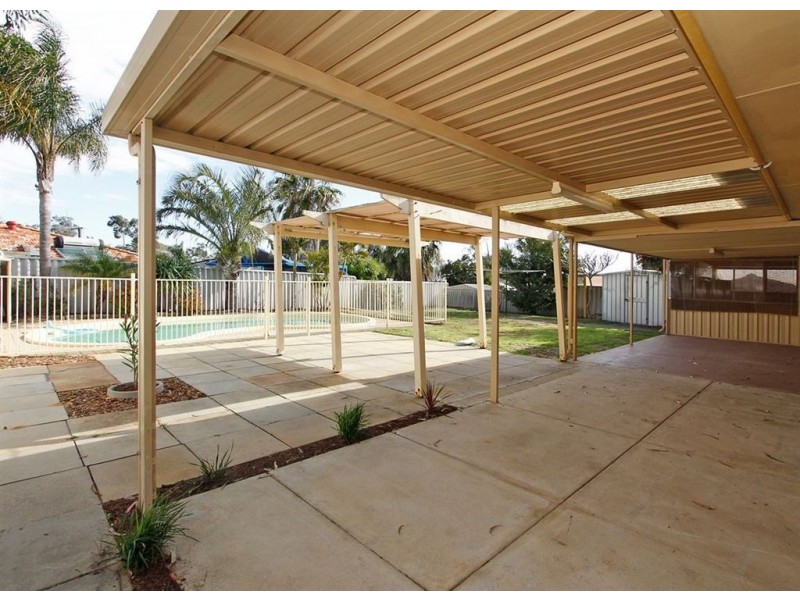 11 Alpin Court, Coolbellup WA 6163