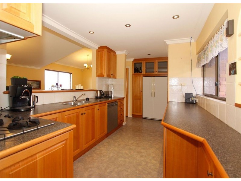 28 Cameron Way, Kardinya WA 6163