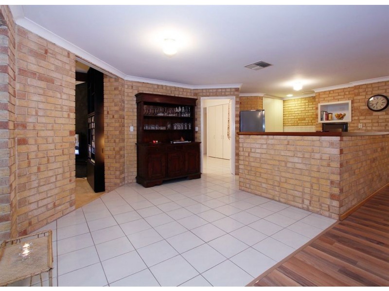 21 Heatherlea Parkway, Leeming WA 6149