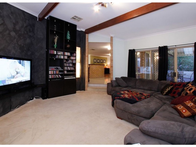 21 Heatherlea Parkway, Leeming WA 6149