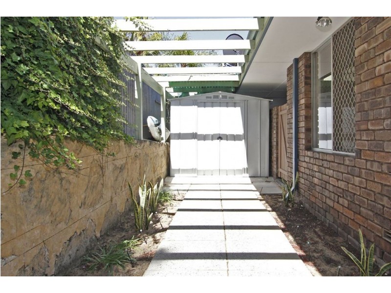 9/15 Point Walter Road, Bicton WA 6157