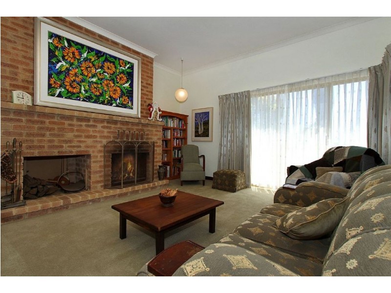 11 Arnold Crescent, Kardinya WA 6163