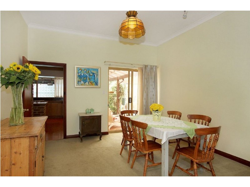 11 Arnold Crescent, Kardinya WA 6163