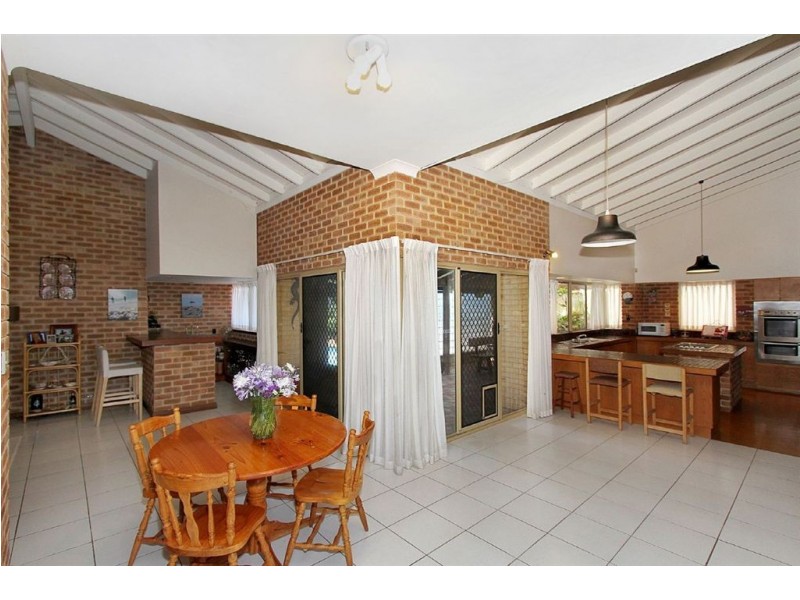 11 Arnold Crescent, Kardinya WA 6163