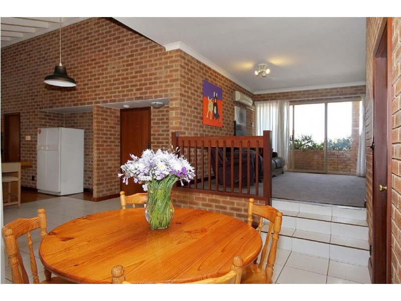 11 Arnold Crescent, Kardinya WA 6163