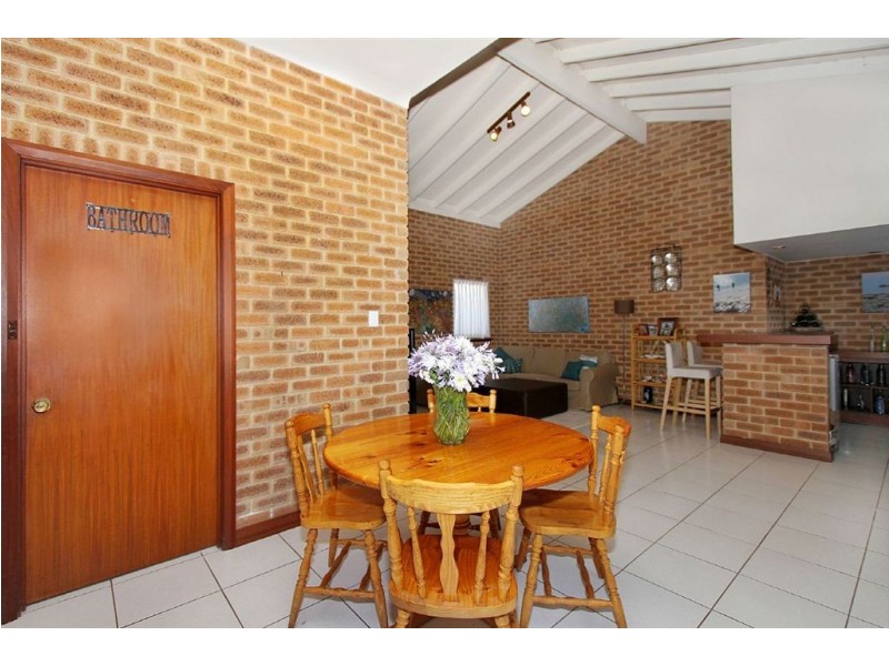 11 Arnold Crescent, Kardinya WA 6163