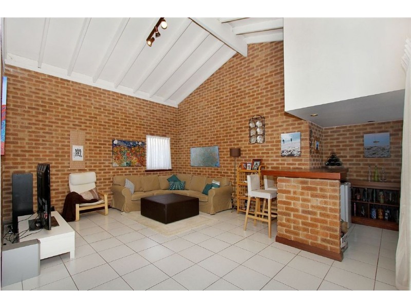 11 Arnold Crescent, Kardinya WA 6163