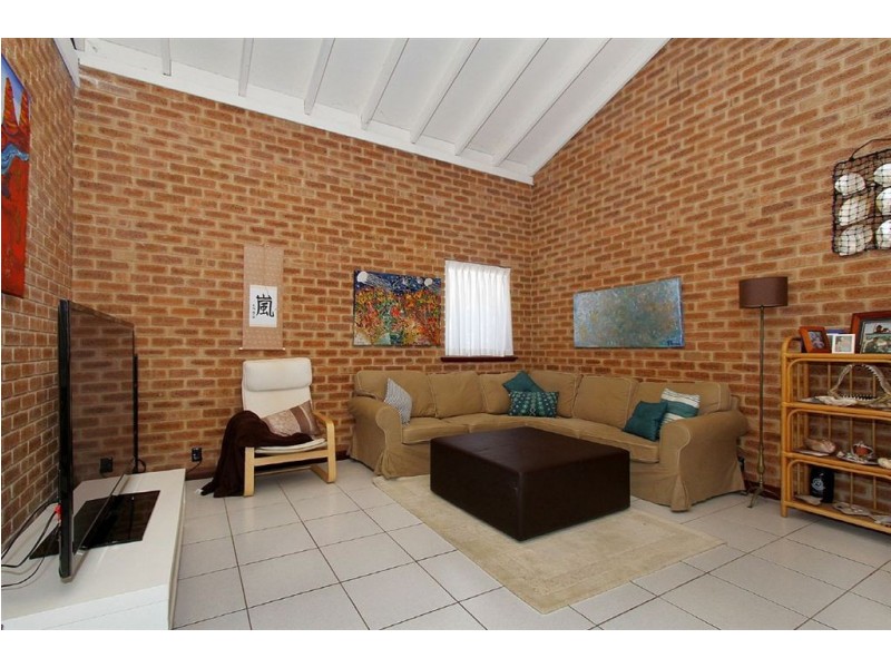 11 Arnold Crescent, Kardinya WA 6163