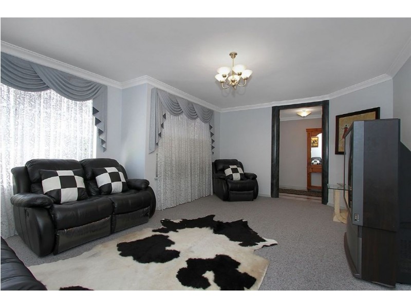 27 Robertson Road, Kardinya WA 6163